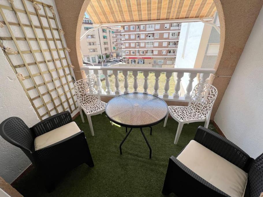 Nice And Central Apartment Torrevieja Extérieur photo