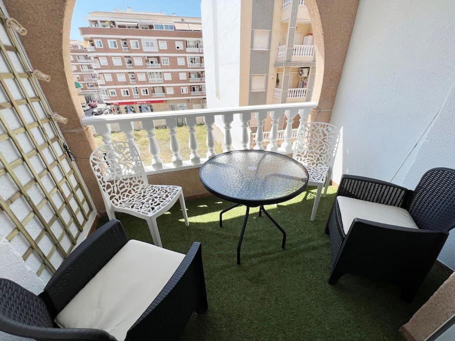 Nice And Central Apartment Torrevieja Extérieur photo